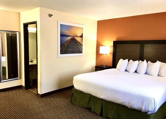 Days Inn & Suites By Wyndham Traverse City