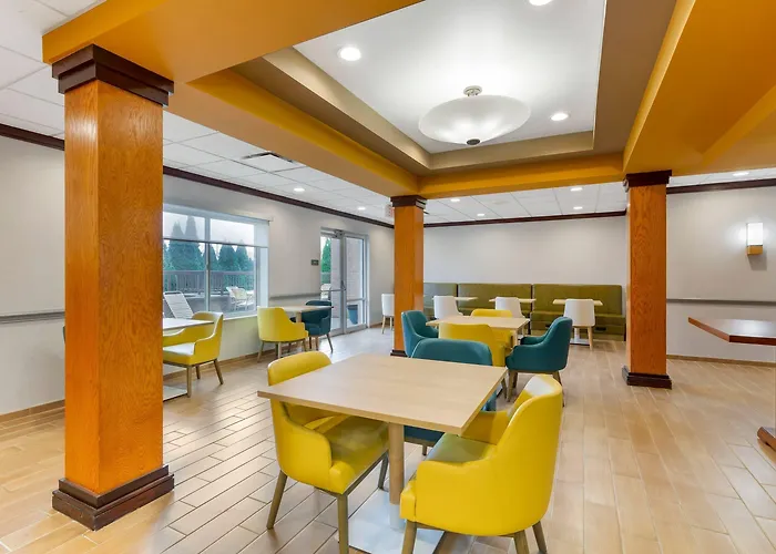 Comfort Inn & Suites Akron South
