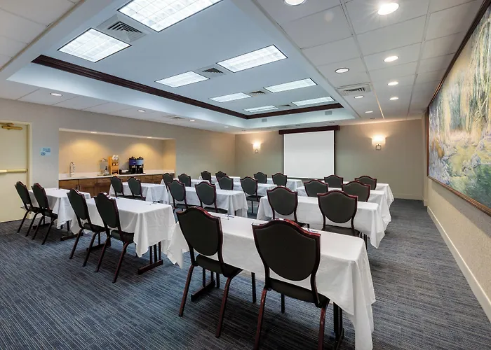 Holiday Inn Express State College At Williamsburg Square By Ihg