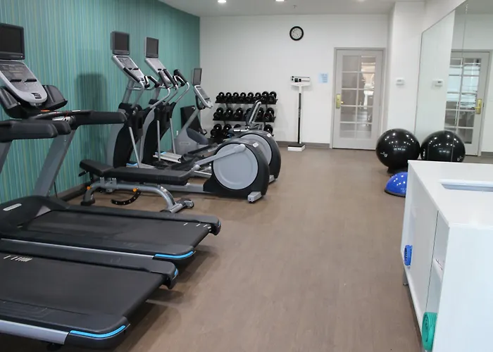 Holiday Inn Express & Suites - Tulare By Ihg