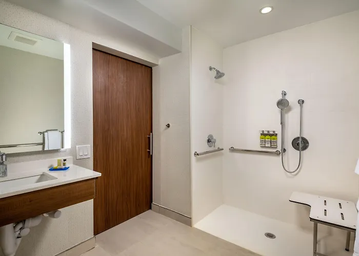 Holiday Inn Express & Suites Chatsworth By Ihg