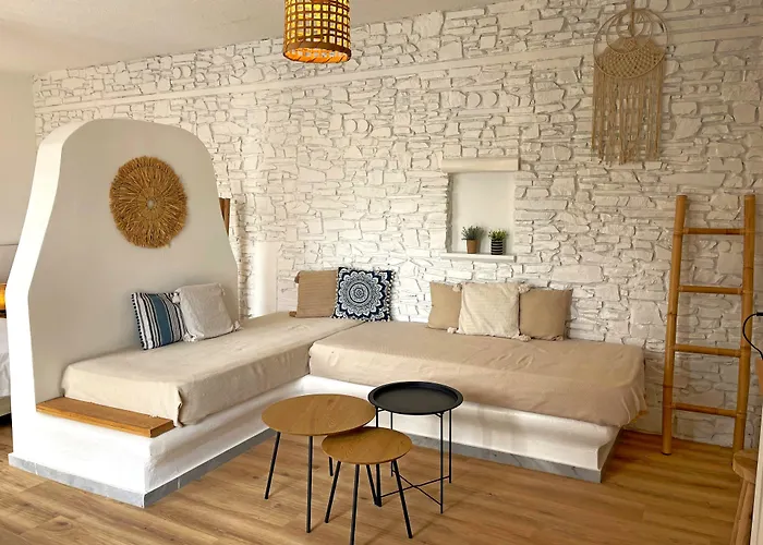 Adonis Hotel Studios&Apartments