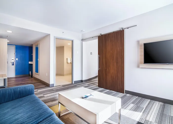 Holiday Inn Express & Suites Langley By Ihg