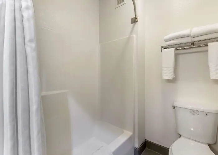Best Western Plus South Hill Inn