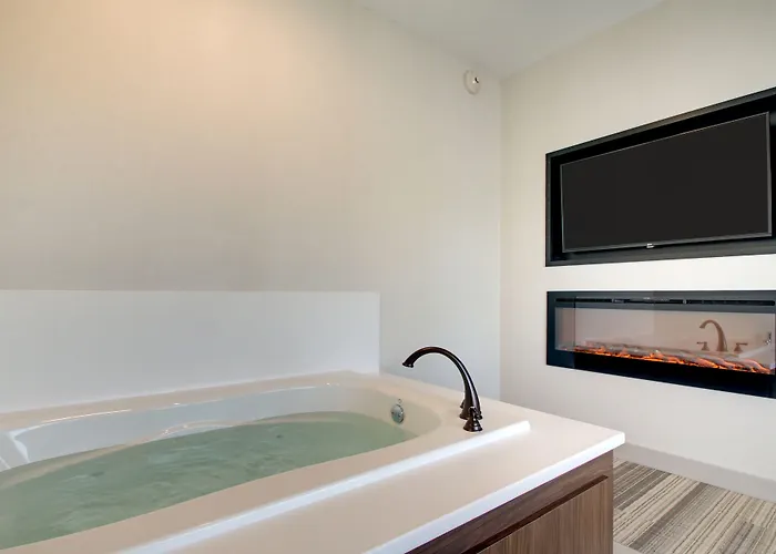 Holiday Inn Express & Suites Aurora - Naperville By Ihg