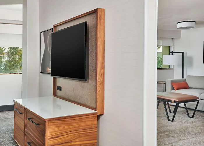 Doubletree By Hilton Fullerton