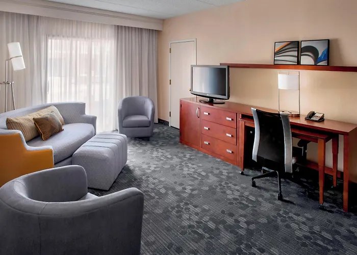 Courtyard By Marriott Hartford Windsor Airport