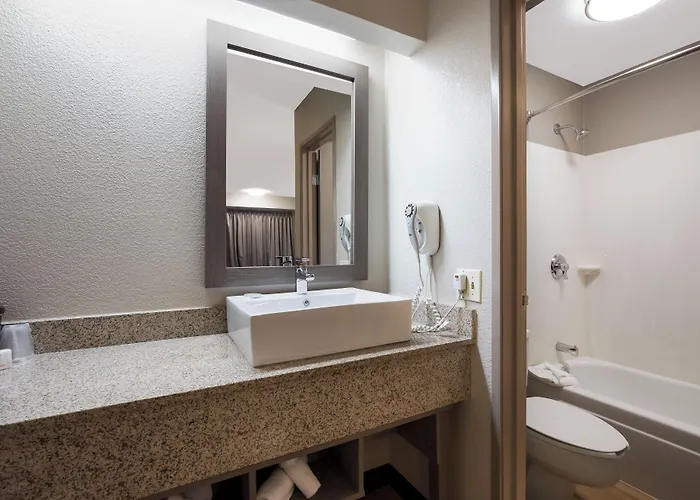Red Roof Inn Plus+ Chicago - Naperville