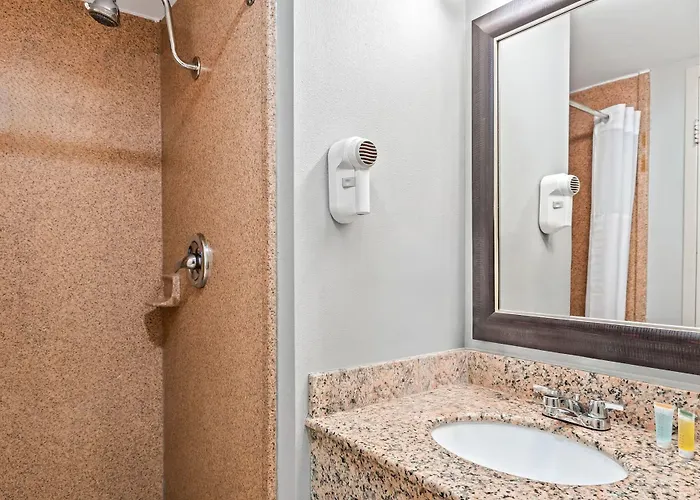 Travelodge By Wyndham Bloomington