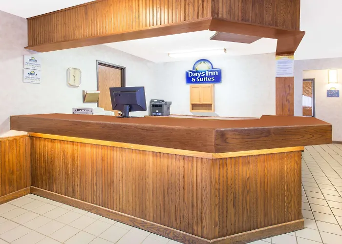 Days Inn & Suites By Wyndham Davenport East