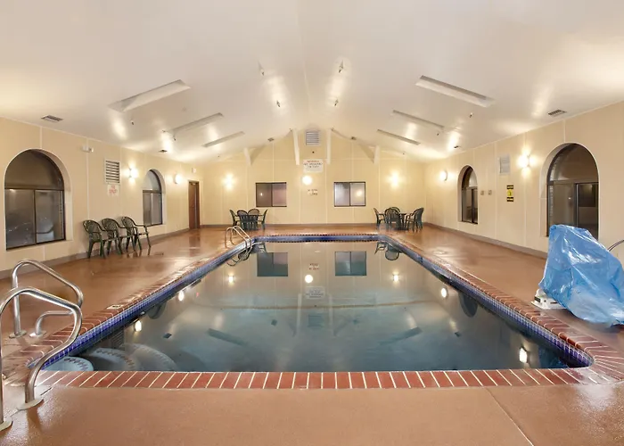 Super 8 By Wyndham St Charles