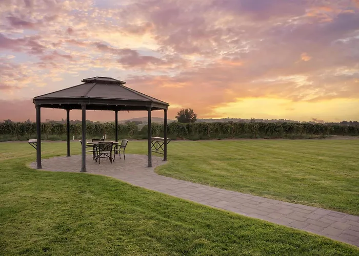 Best Western Plus Grapevine Inn