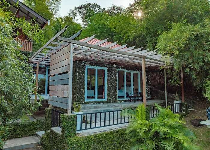 The Hawk'S Nest Resort