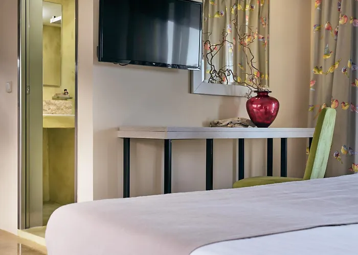 Koukounaria Hotel&Suites