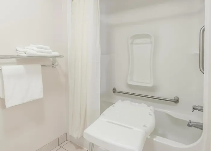Super 8 By Wyndham Edmonton/West