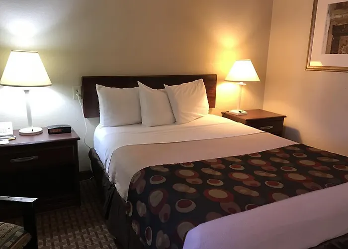 Days Inn By Wyndham Bloomington West