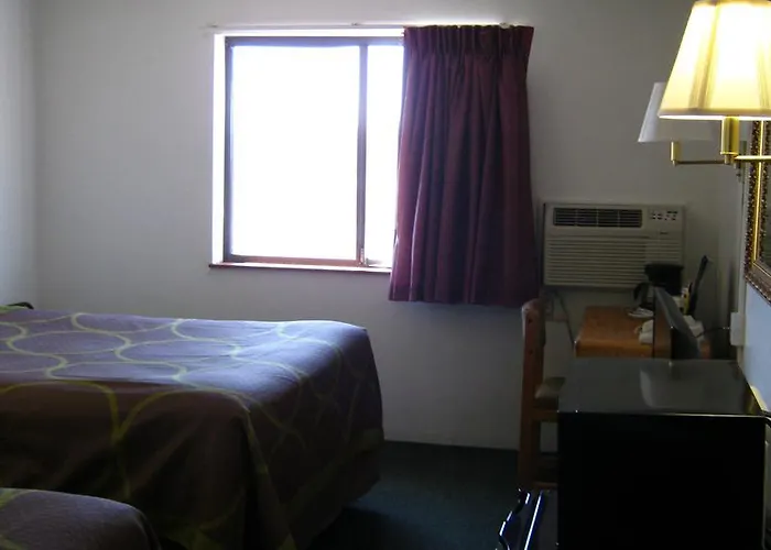 Super 8 By Wyndham Fargo/I-29/West Acres Mall