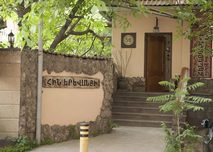 Hin Yerevantsi Hotel