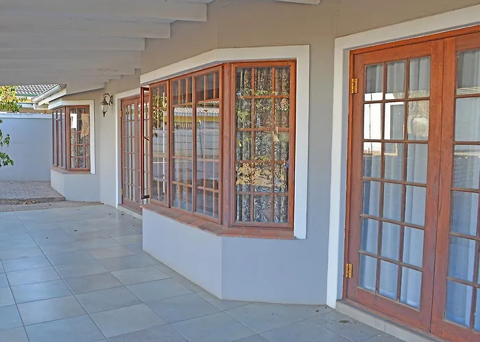 Lake Sands Manor
