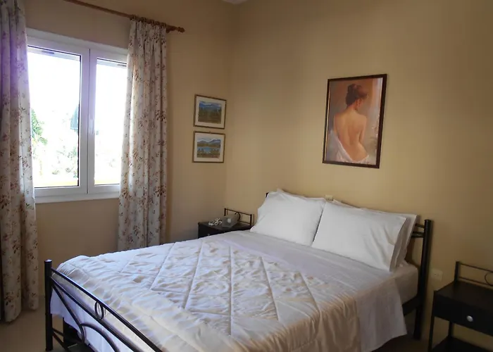 Zephyros Rooms And Apartments