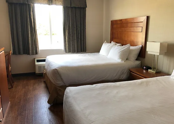St. Albert Inn & Suites