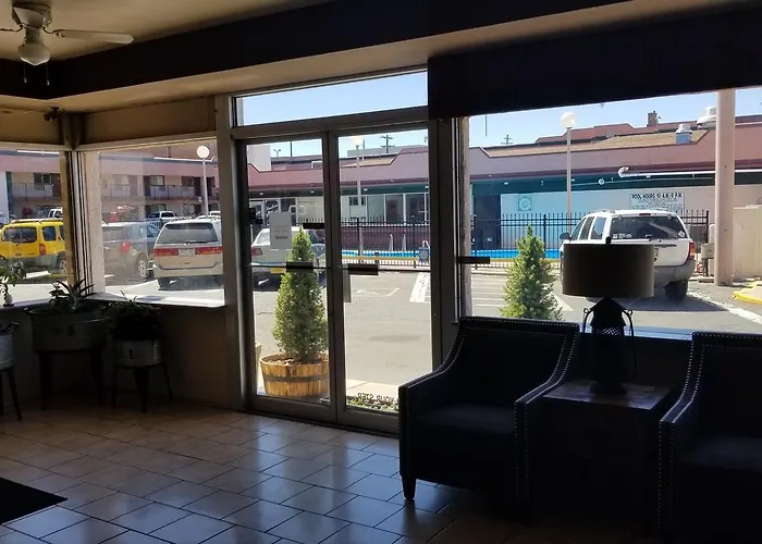 Santa Fe Inn - Pueblo
