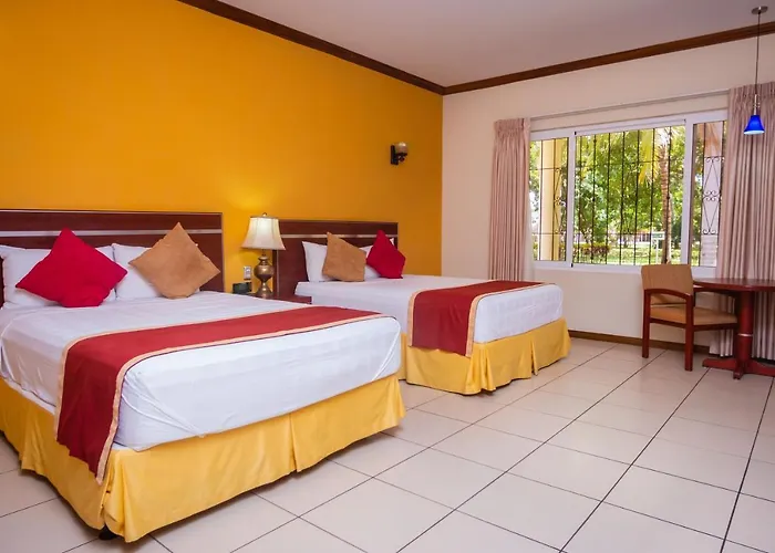 Pato Canales Hotel & Resort