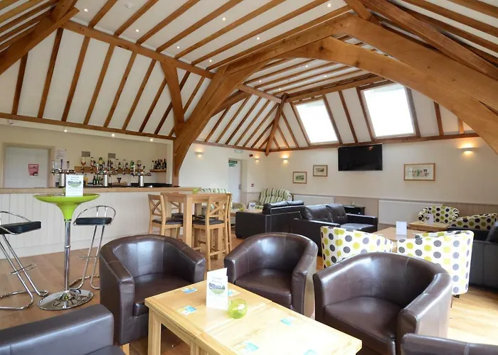 Neuadd Henllan Lodge