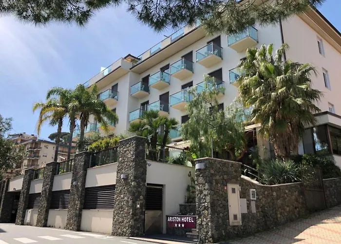 Hotel Ariston & Apartments Varraze