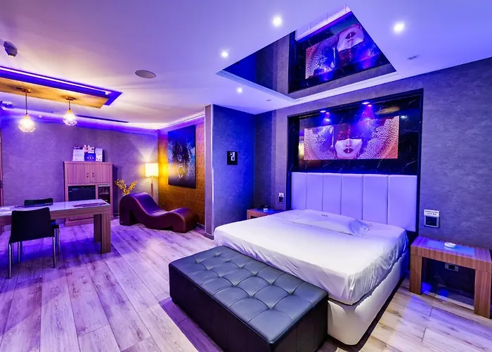 Zouk Hotel (Adults Only)